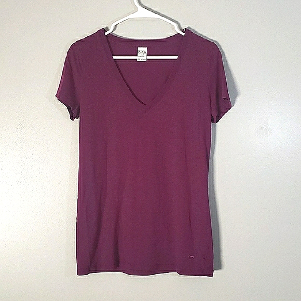 VS Pink v-neck tee, size large